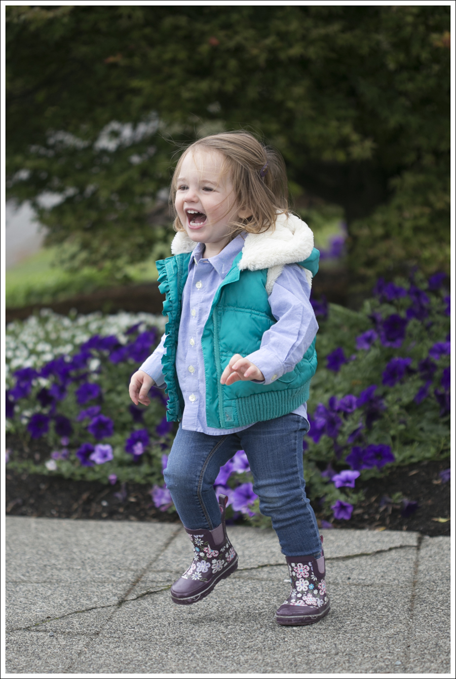 1Maya 103 weeks rain boots vest-1