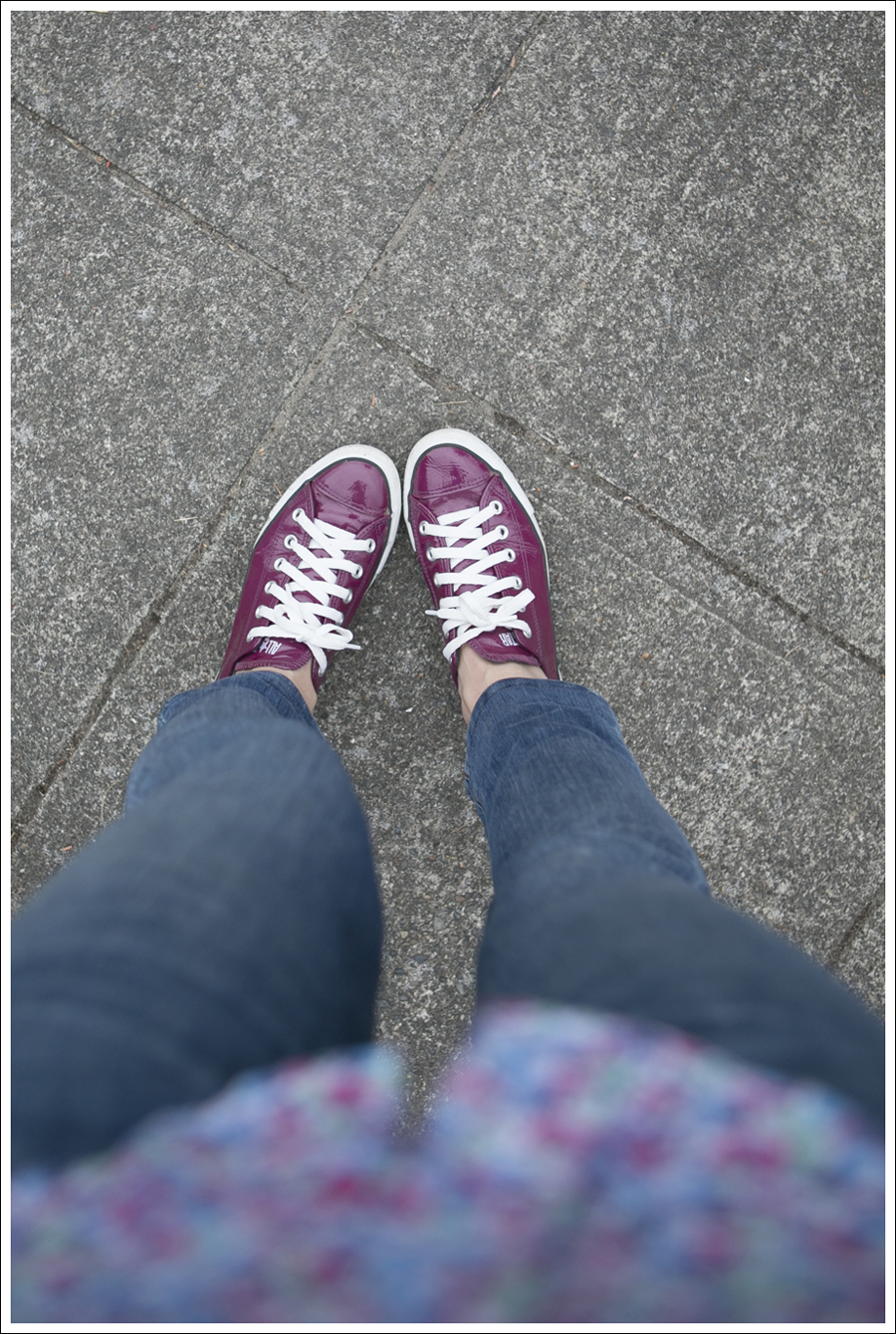 blogFloralTopMagentaConverse-3