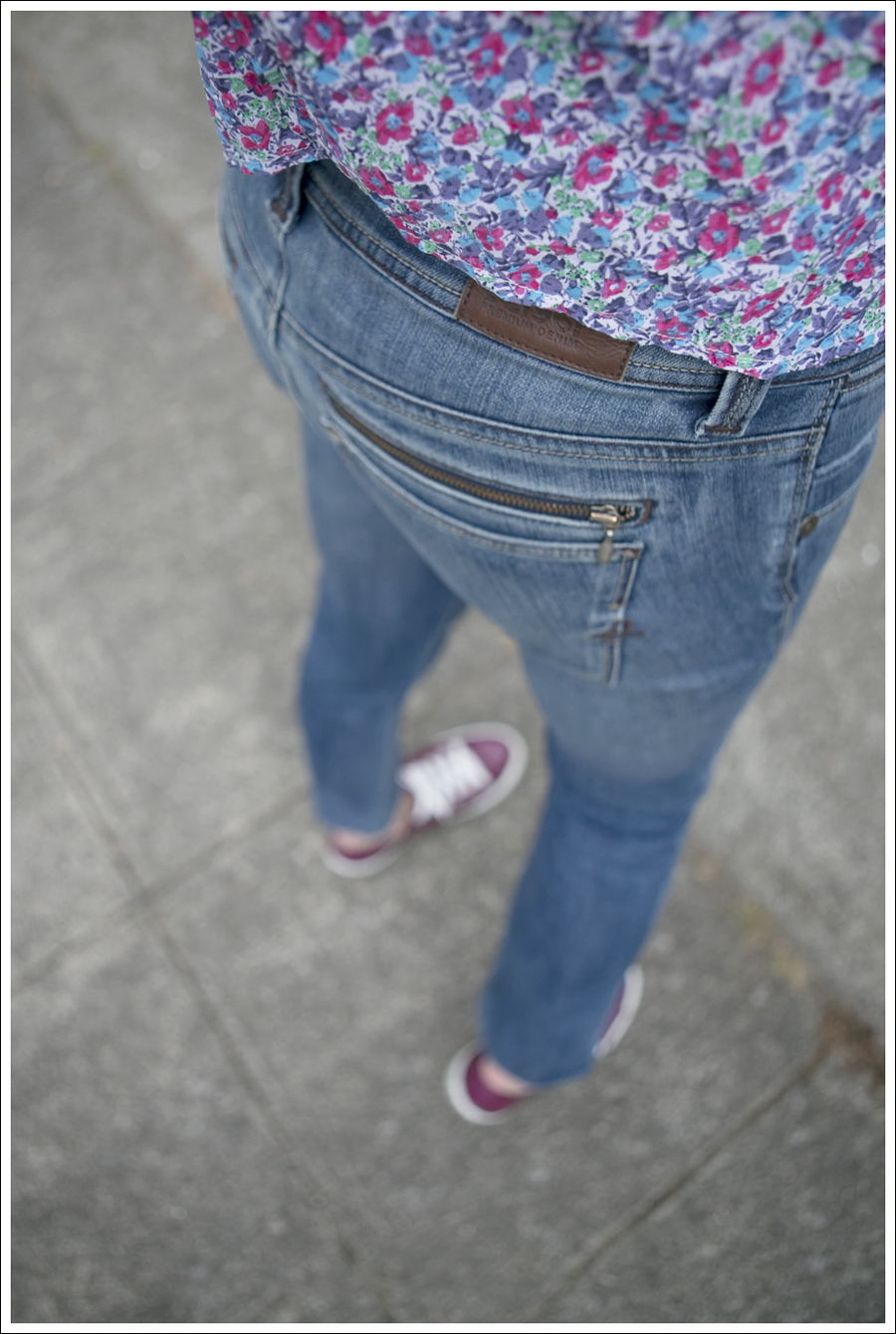 blogFloralTopMagentaConverse-4