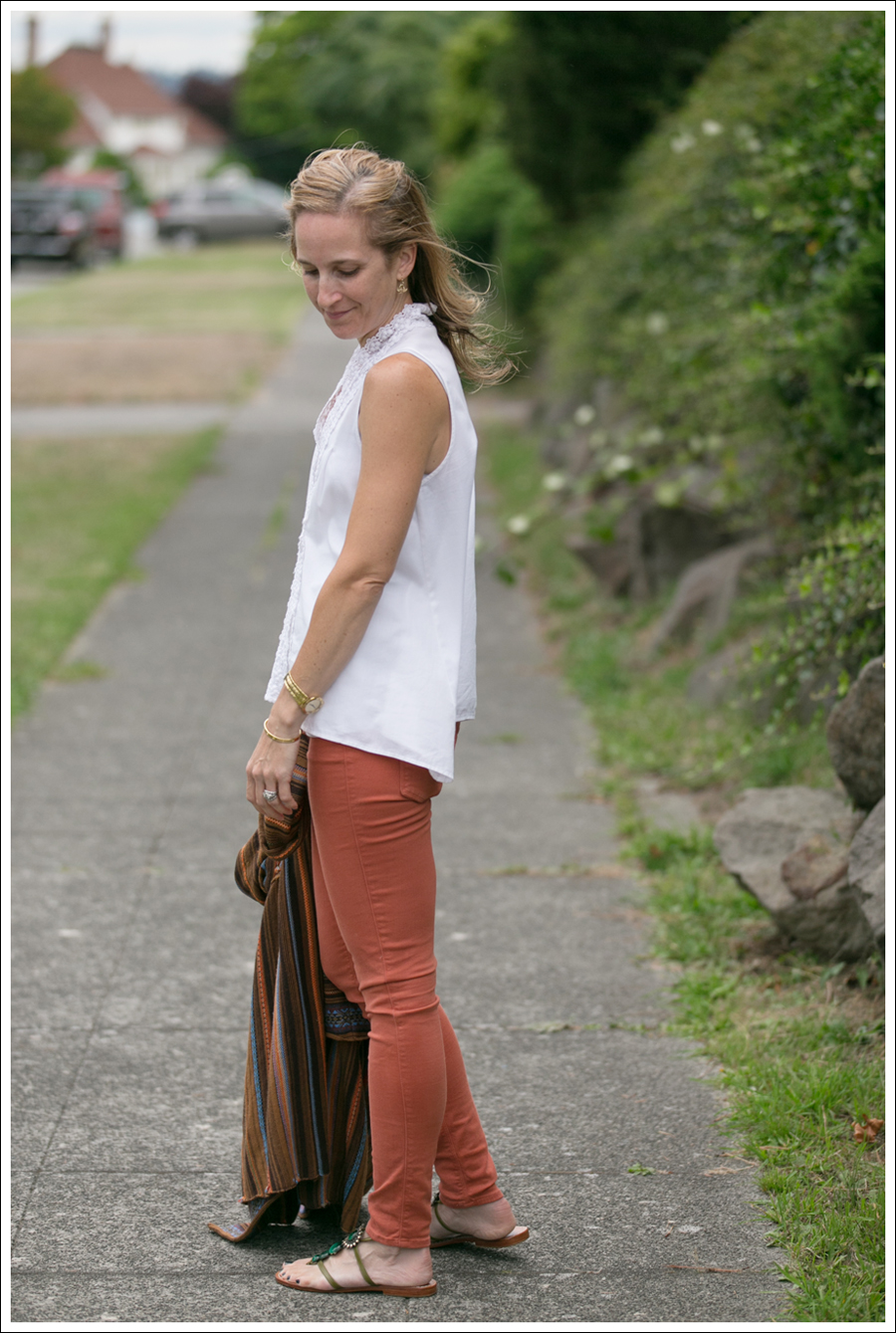 blogOrange Black Orchid Jeans White Top Pattern Swing Sweater-4