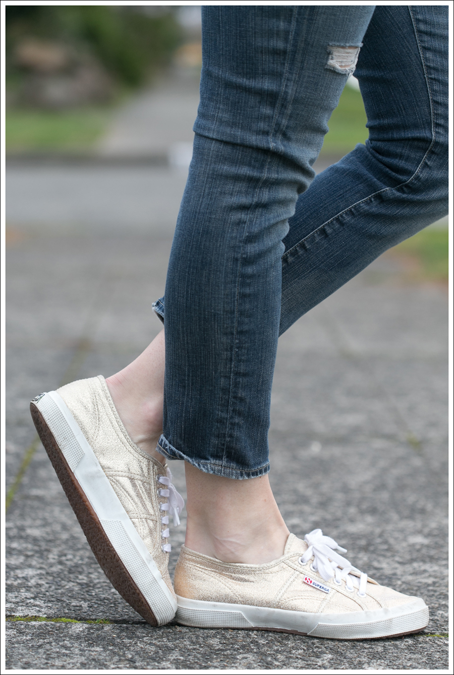 Blog Splendid Sweater DIY Destroyed Goldsign Superga-4