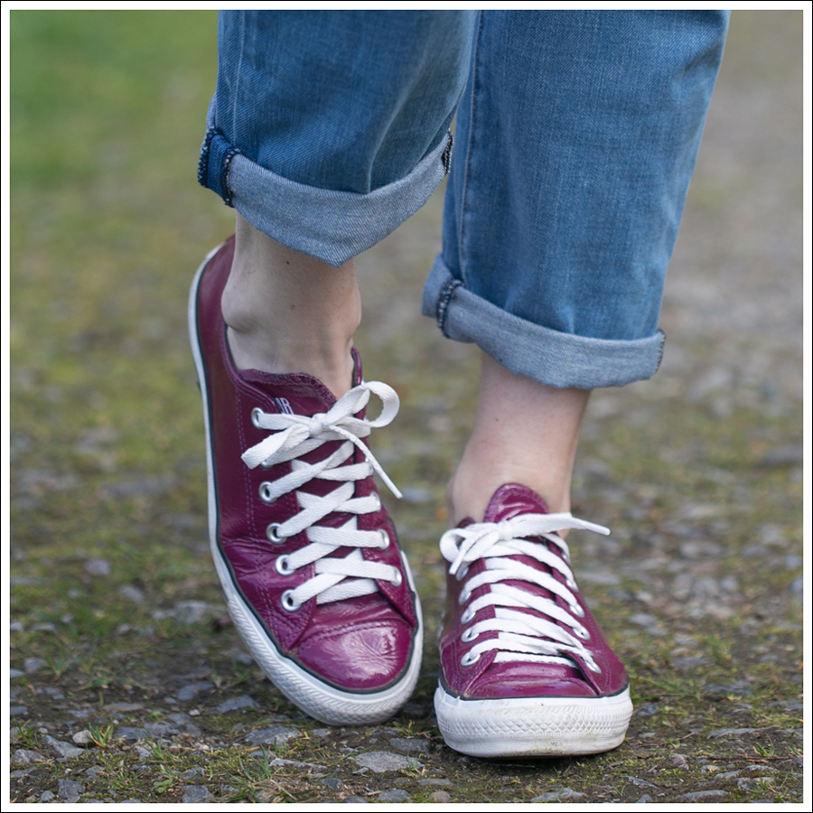 Blog Banana Republic Sweater Current Elliott Boyfriend Jeans Converse-2