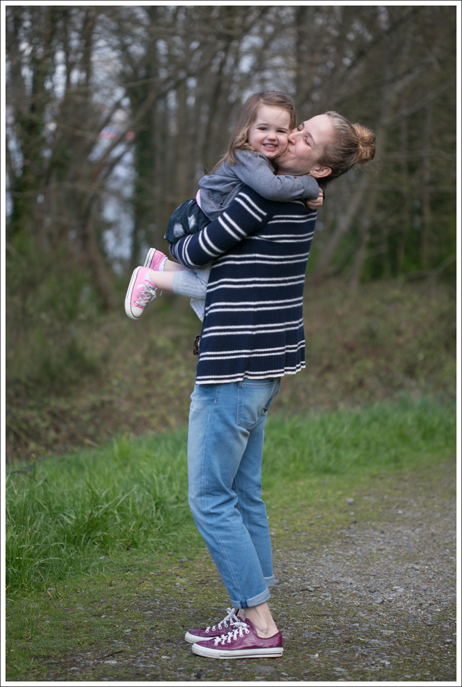 Blog Banana Republic Sweater Current Elliott Boyfriend Jeans Converse-4