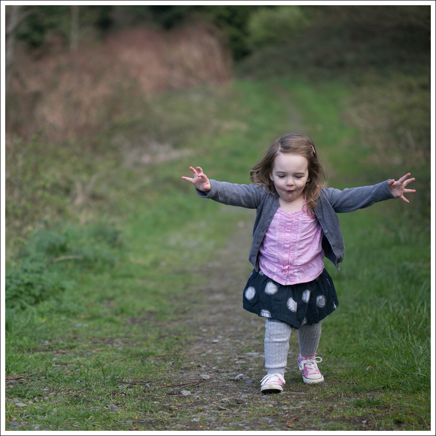 Blog Banana Republic Sweater Current Elliott Boyfriend Jeans Converse-8