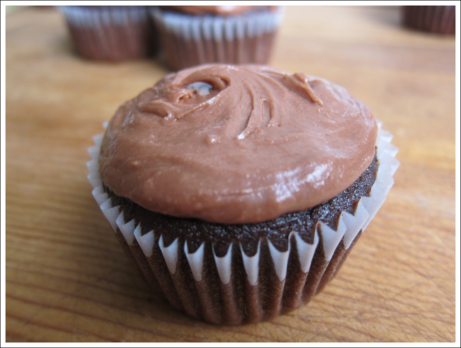 blog chococupcakemochafrosting3