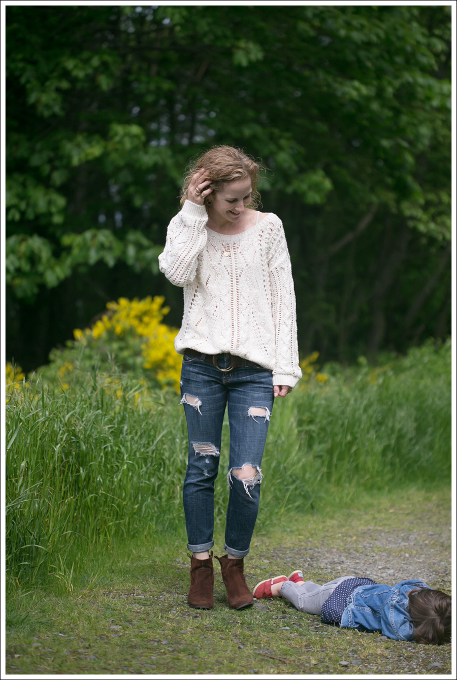 Blog KIR HM Sweater Current Elliott Destroyed Skinny Nine West Booties