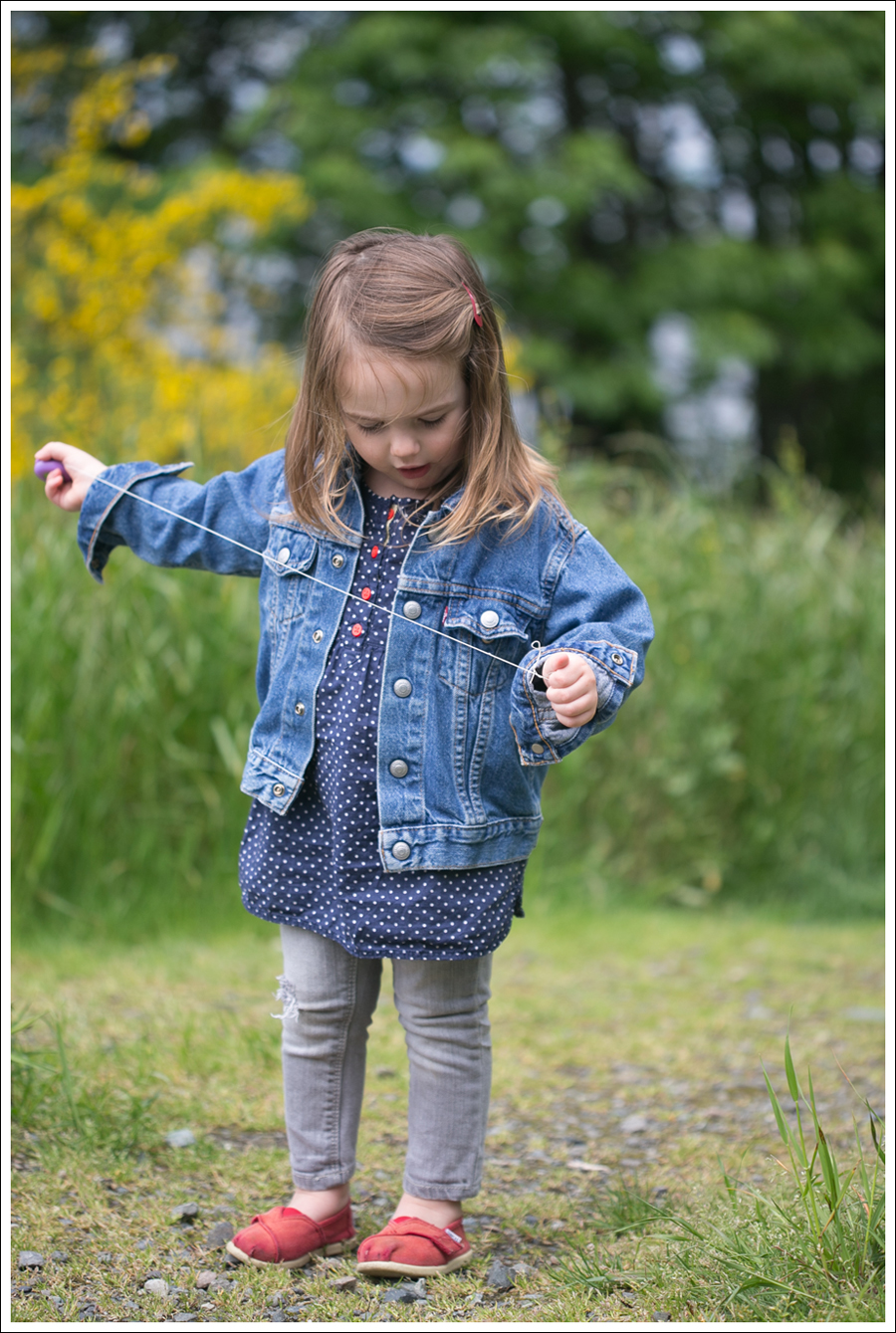 Blog Maya 135 weeks Levis Jacket Gray destroyed Gap Toms-1