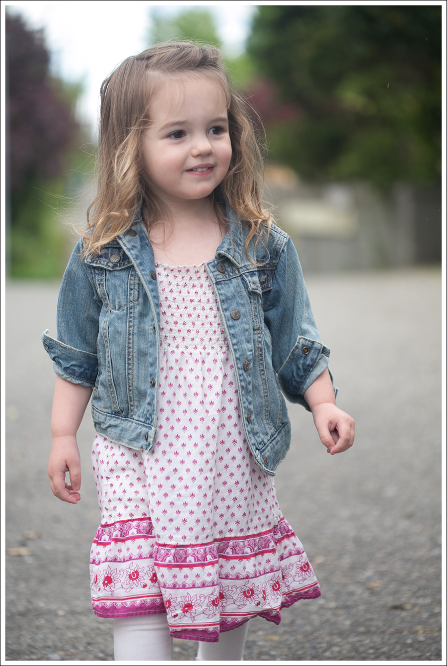 Blog Maya 136 Weeks Gap Jean Old Navy Dress Converse-2