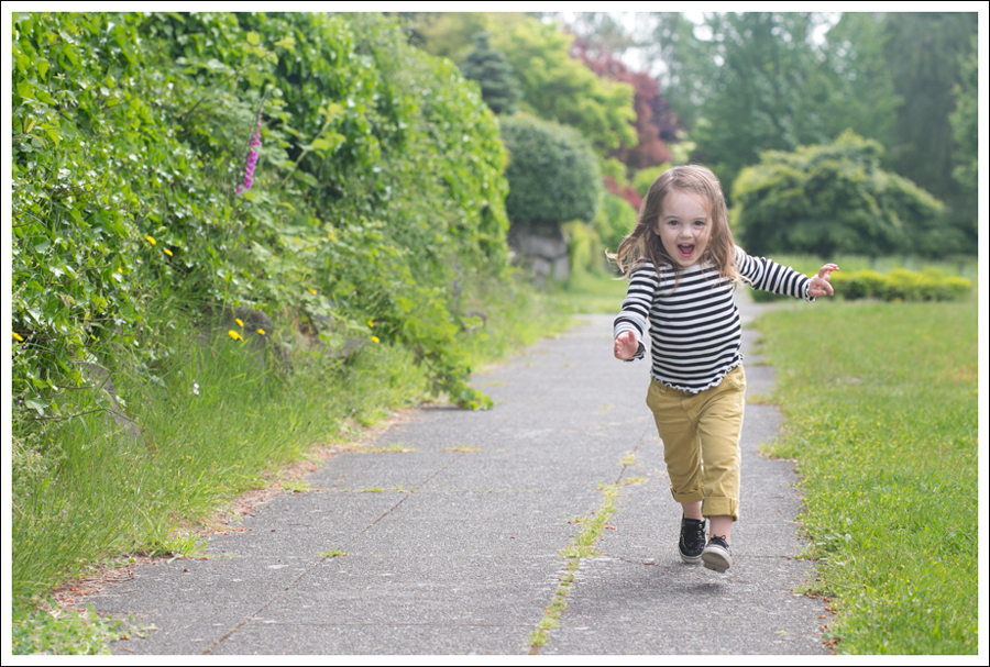 Blog Maya 137 Weeks BW Gap Yellow Sevens Sperry-3