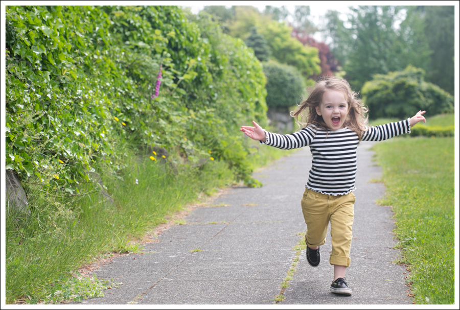 Blog Maya 137 Weeks BW Gap Yellow Sevens Sperry-4