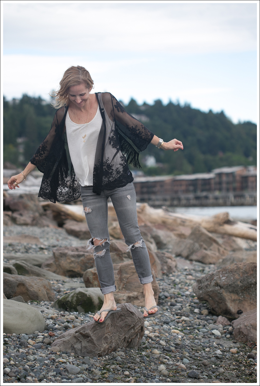 Blog ASTR Kimono HM Tank Current Elliott Skinny Destroyed Havaianas-1