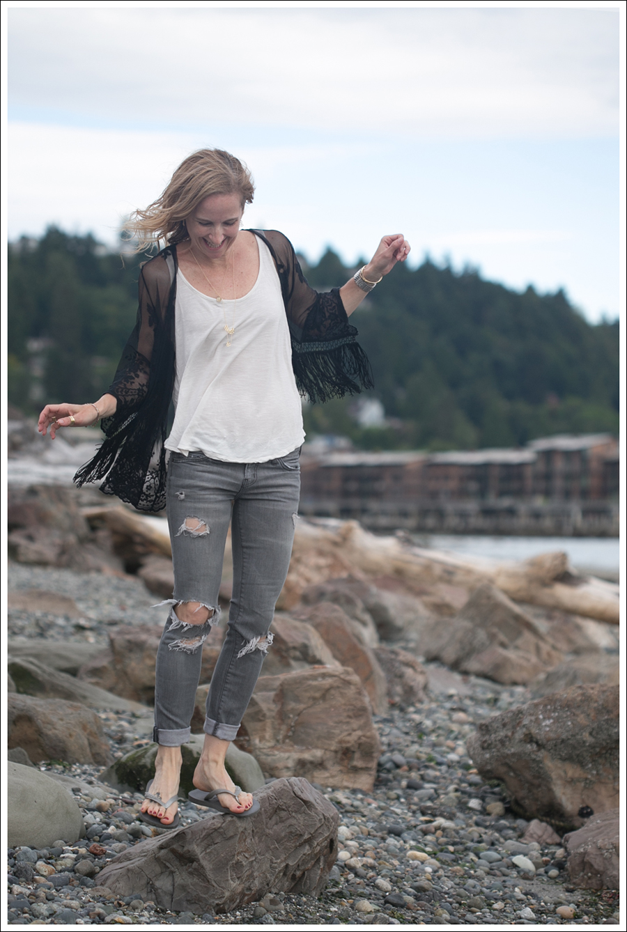 Blog ASTR Kimono HM Tank Current Elliott Skinny Destroyed Havaianas-2