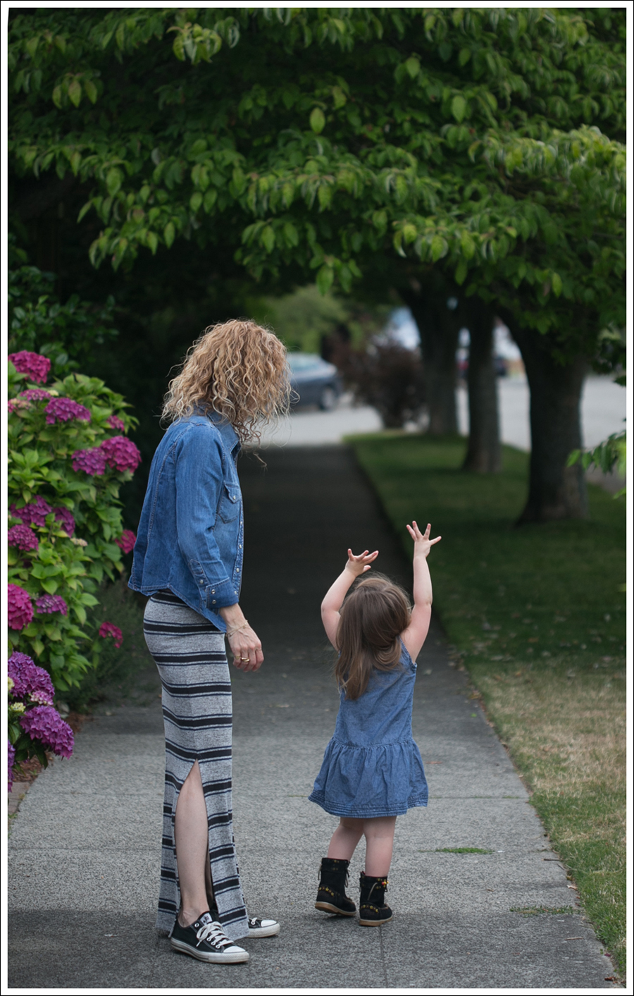 Blog Gap Denim Shirt Saint Grace Dress Black Converse-10