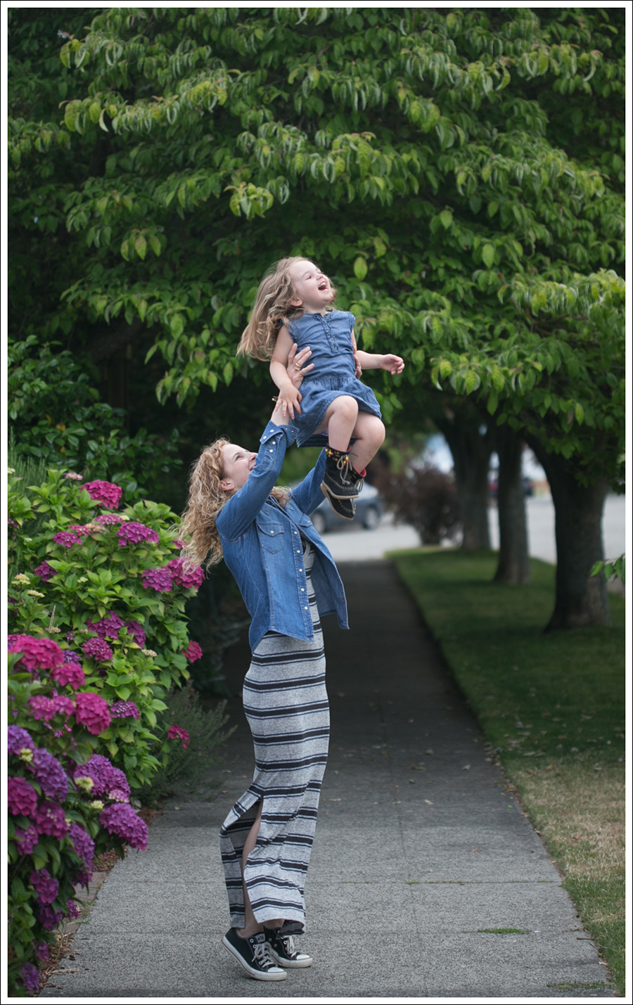 Blog Gap Denim Shirt Saint Grace Dress Black Converse-11