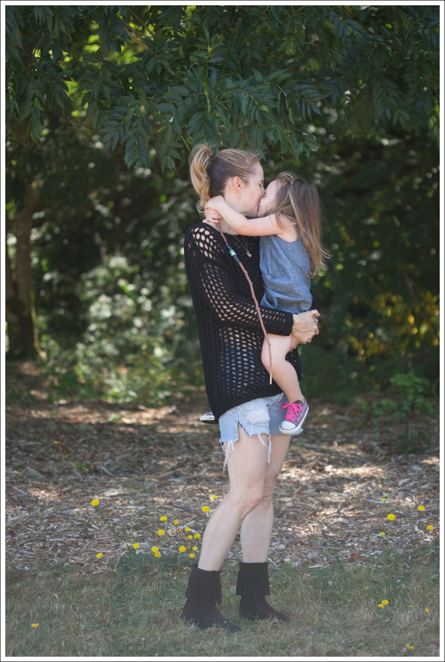 Blog Joie Loose Knit Sweater Vintage Levis 501 Cut Offs Fringe Suede Booties-4