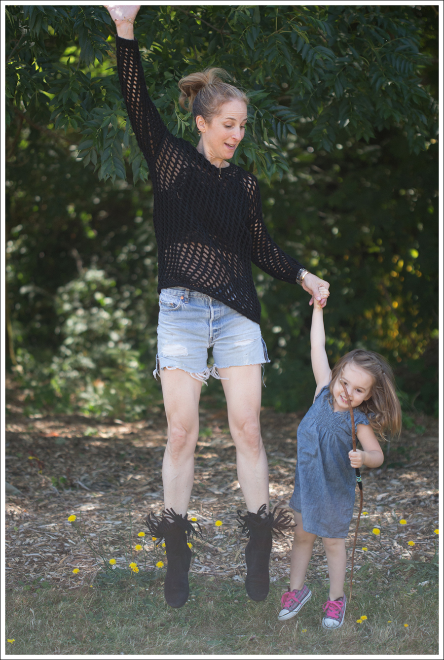 Blog Joie Loose Knit Sweater Vintage Levis 501 Cut Offs Fringe Suede Booties-5