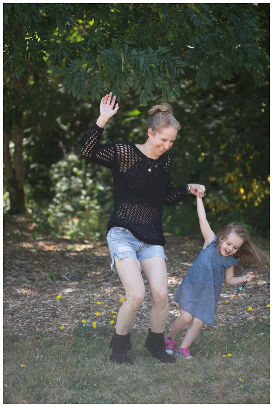 Blog Joie Loose Knit Sweater Vintage Levis 501 Cut Offs Fringe Suede Booties-6