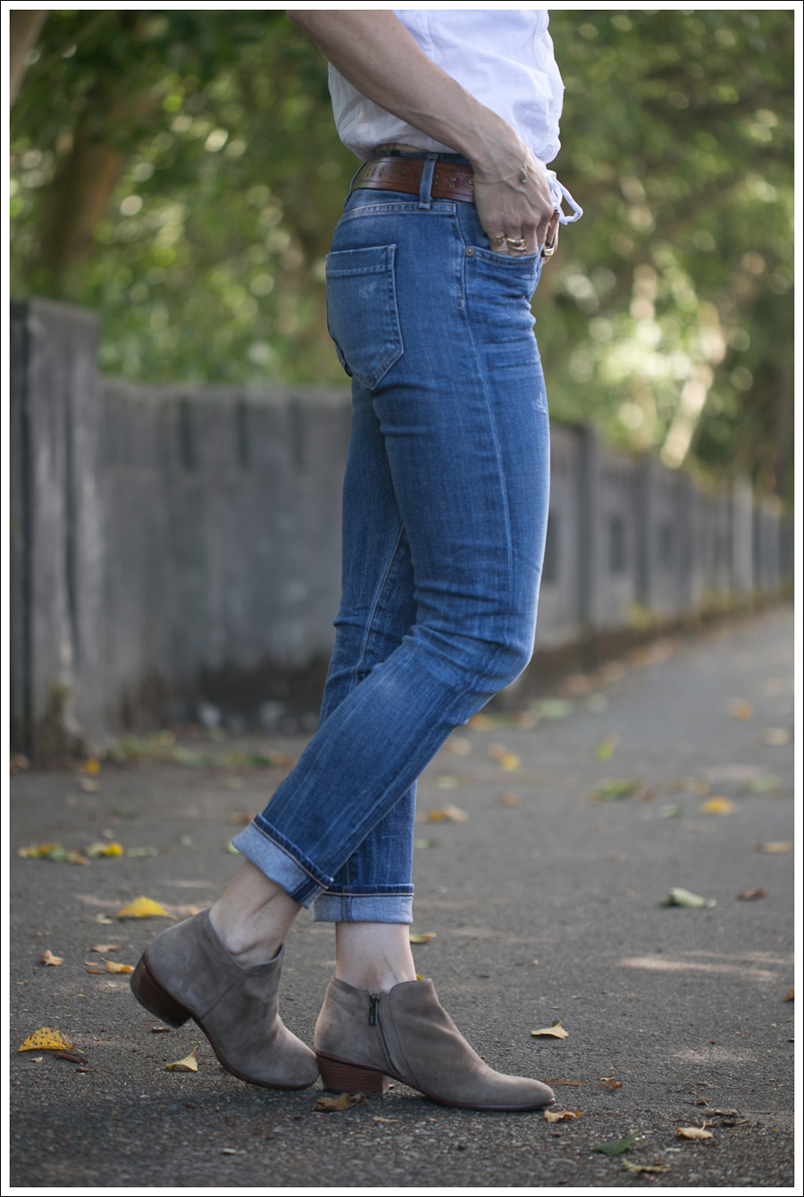 Blog Abercrombie and Fitch Boho Top Citizens Of Humanity Carlton Retro High Rise Jeans Sam Edelman Petty Suede Booties-3