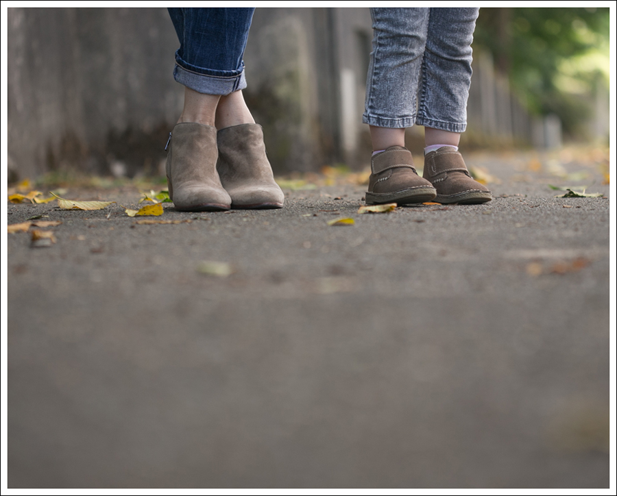 Blog Abercrombie and Fitch Boho Top Citizens Of Humanity Carlton Retro High Rise Jeans Sam Edelman Petty Suede Booties-6
