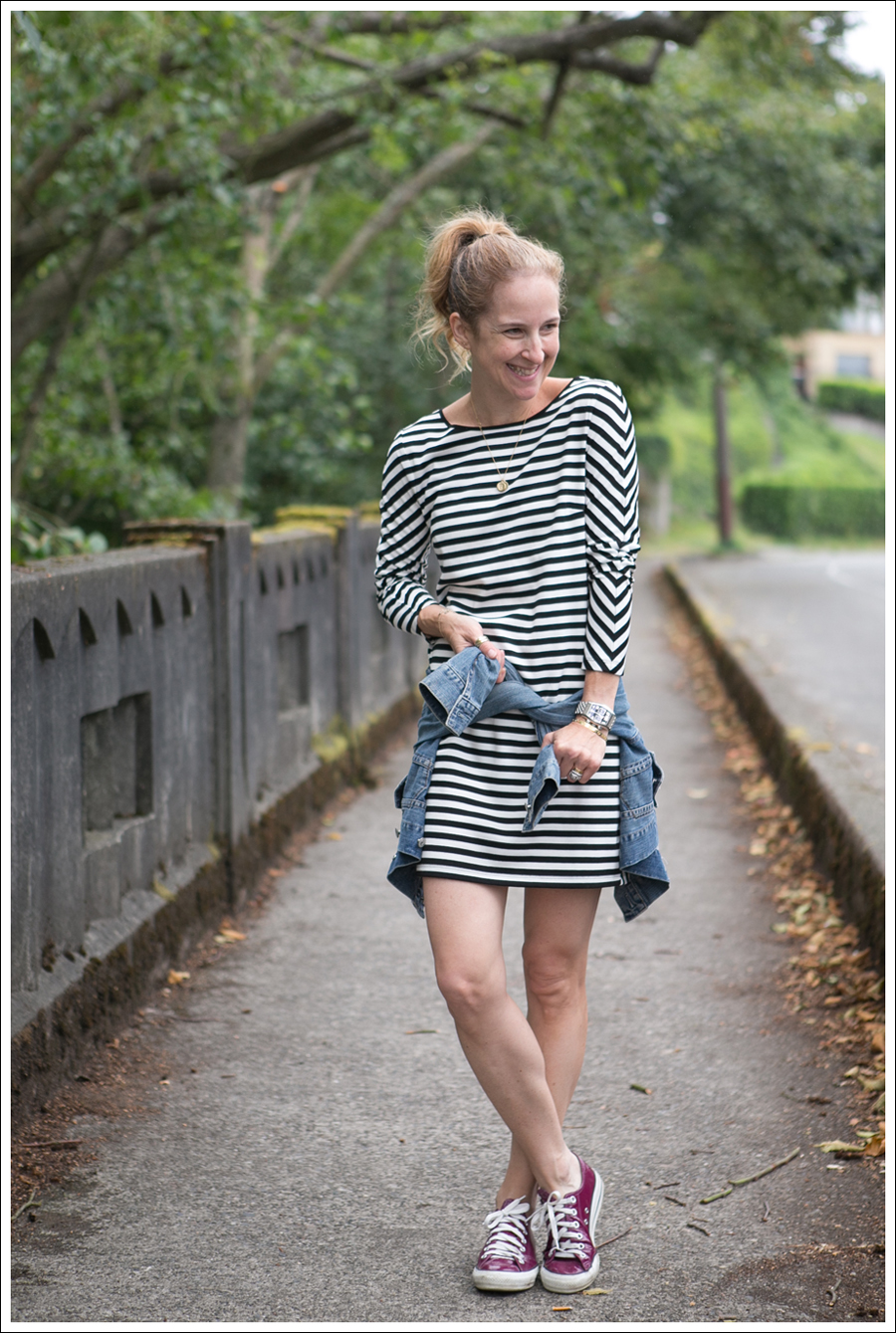 Blog Silence and Noise striped Dress Fuscia Converse Gap Jean Jacket-2
