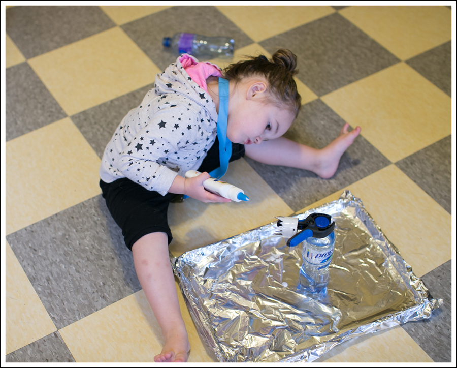 Blog DIY Toilet Paper Glitter Crown with Tulle-5