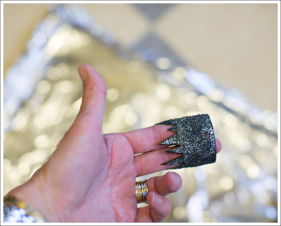 Blog DIY Toilet Paper Glitter Crown with Tulle-6