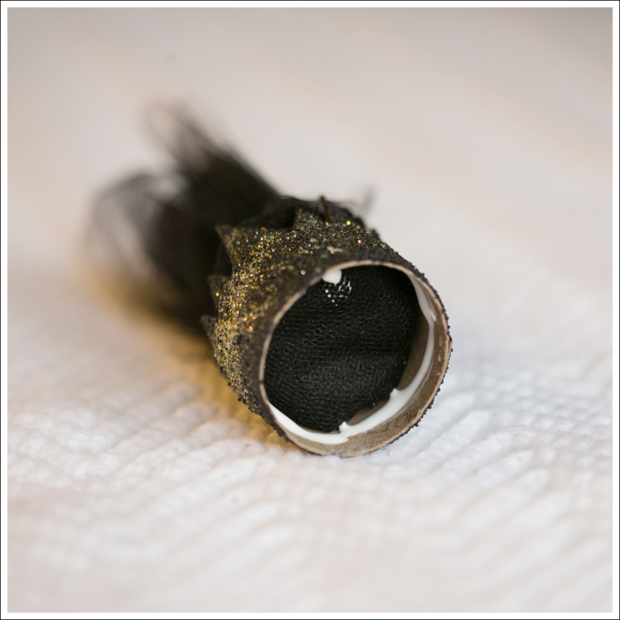 Blog DIY Toilet Paper Glitter Crown with Tulle-9
