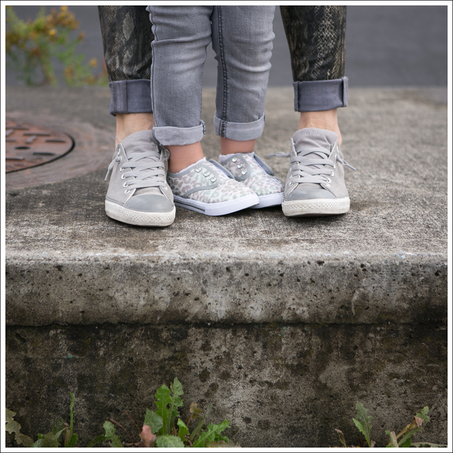 Blog Gray Zara Funnel Neck Sweater Coated J Brand Python Skinny Jeans Gray Suede Converse-9