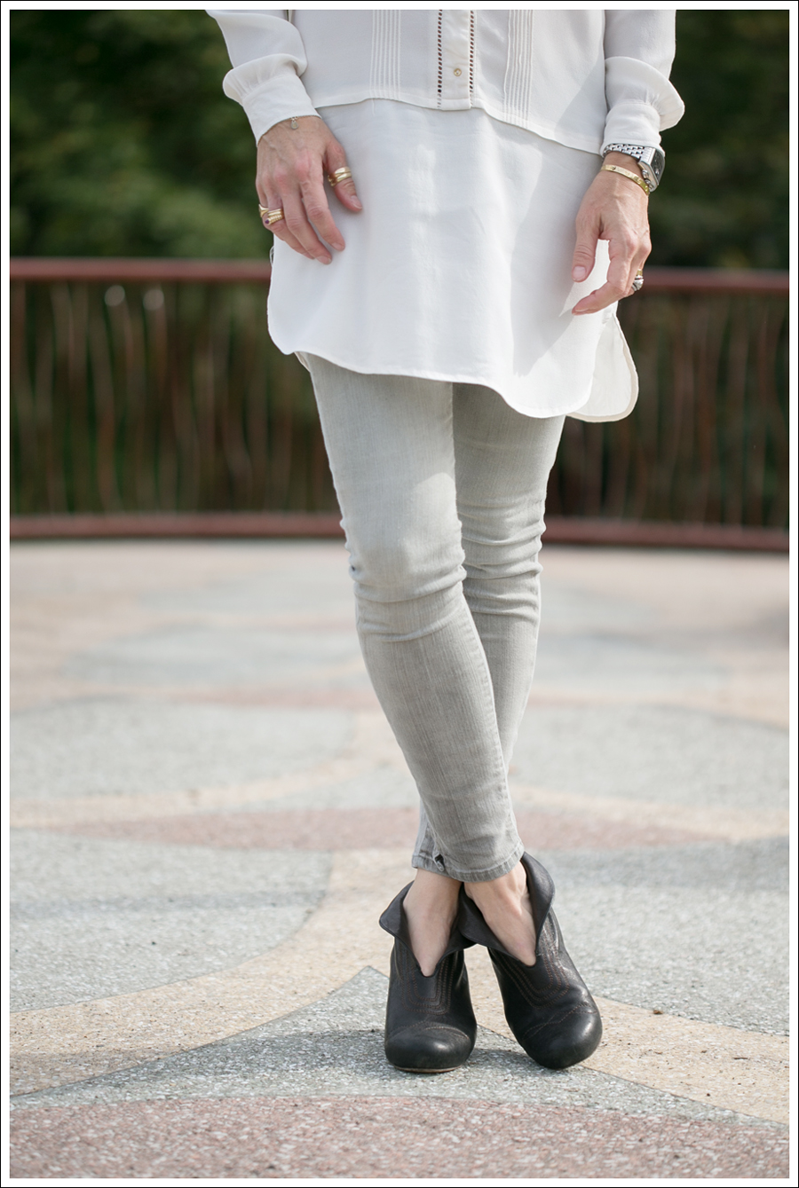 Blog HM Cream Tunic Goldsign Gray Mayhem Skinny Jeans Frye Lisa Short Stitch Booties-2