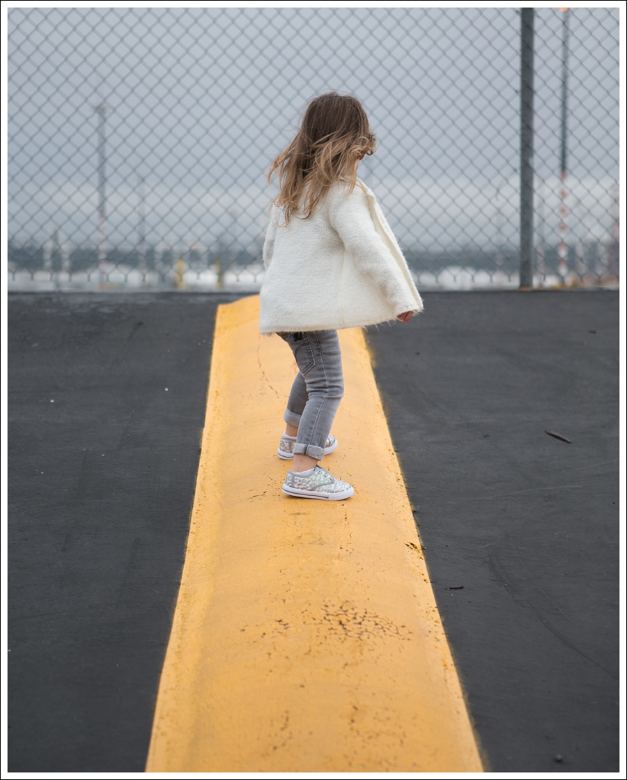 Blog Old Navy Cream Fuzzy Cardigan Old Navy ACDC Tee Joes Jeans Gray skinny Zulily Leopard Sparkle Shoes-1