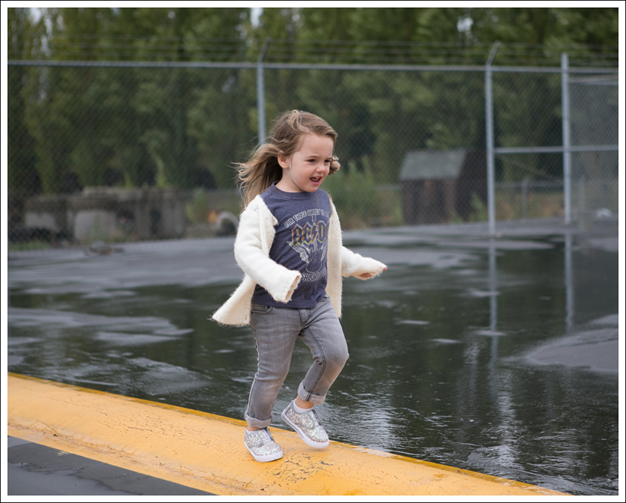 Blog Old Navy Cream Fuzzy Cardigan Old Navy ACDC Tee Joes Jeans Gray skinny Zulily Leopard Sparkle Shoes-3