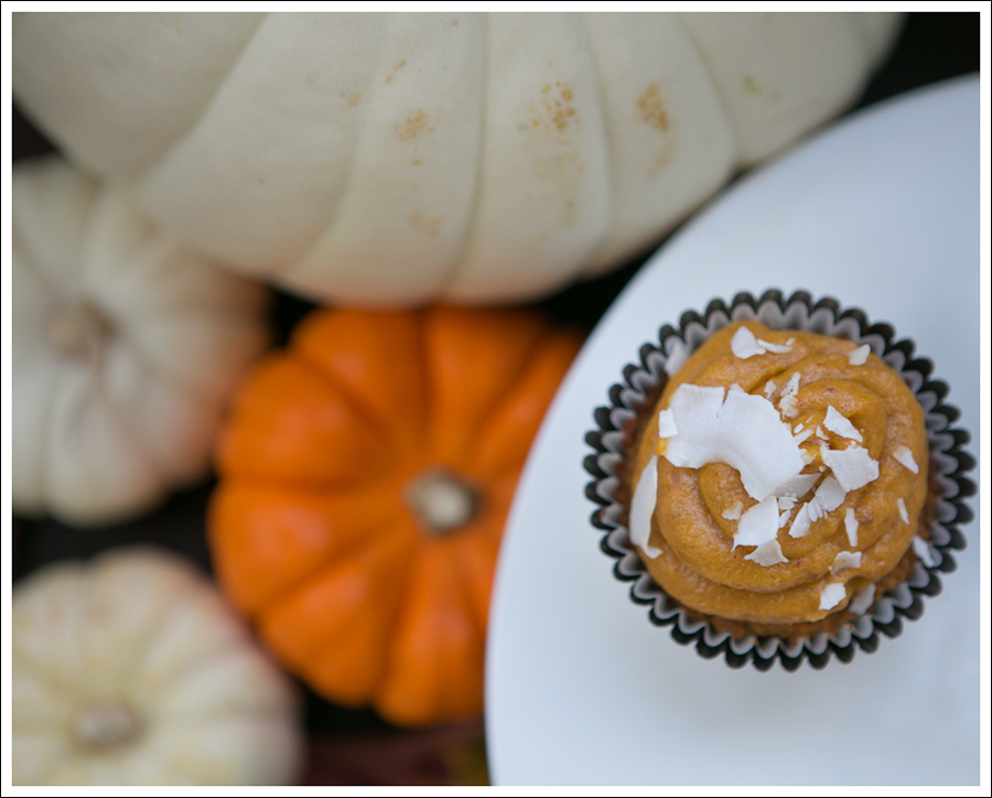 Blog Paleo Pumpkin Muffin Cupcakes with Paleo Pumpkin Frosting-4