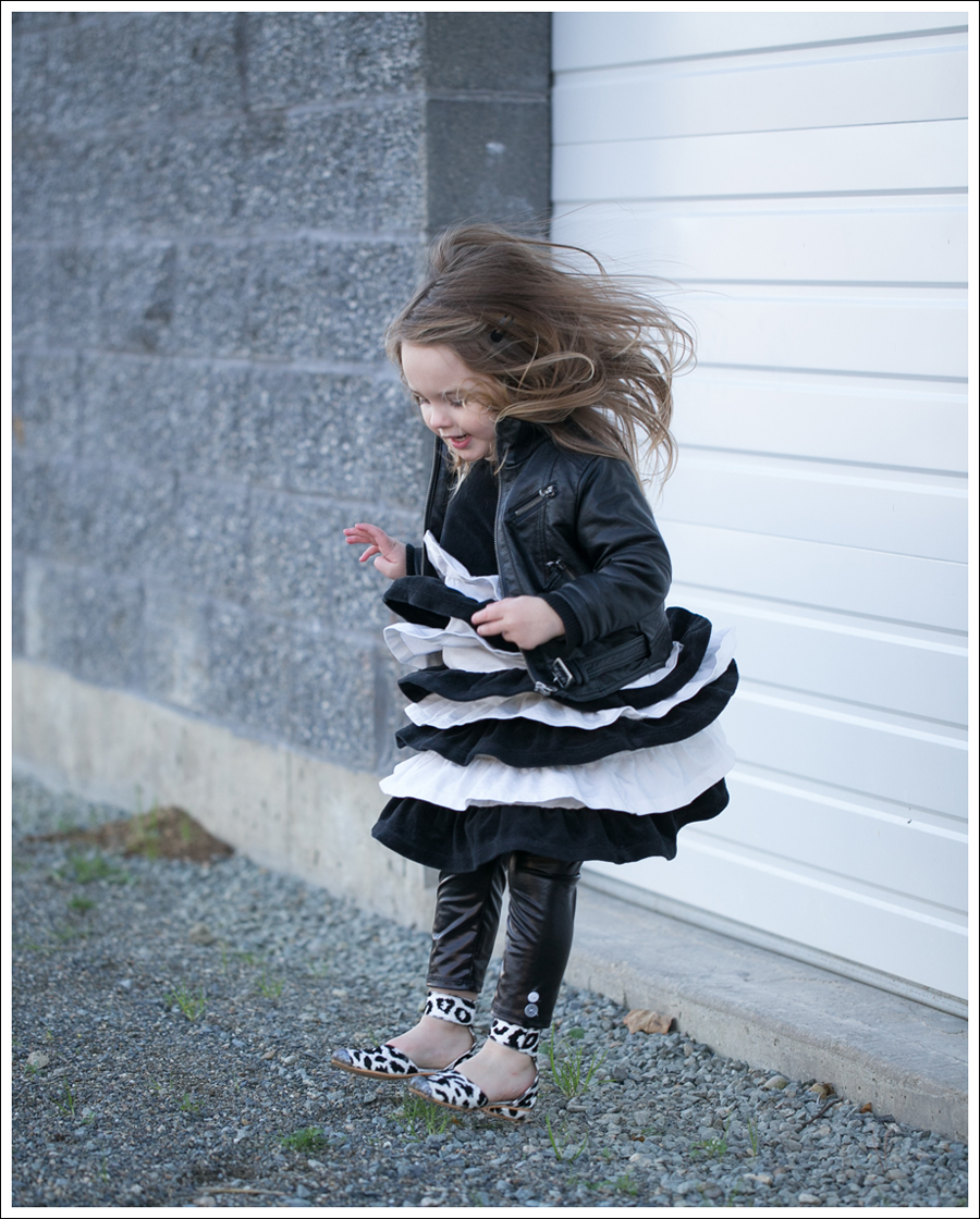 Blog Amy Coe Hanna Andersson BW Tiered Dress Zulily Faux Leather Leggings DIY Glitter Shoes-4