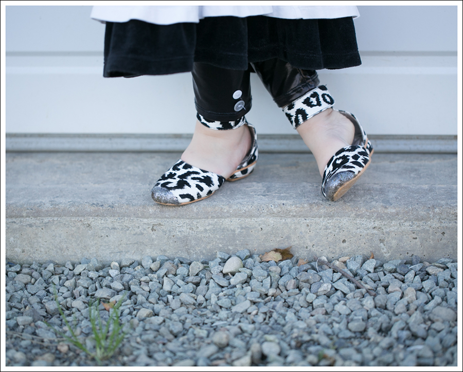 Blog Amy Coe Hanna Andersson BW Tiered Dress Zulily Faux Leather Leggings DIY Glitter Shoes-6