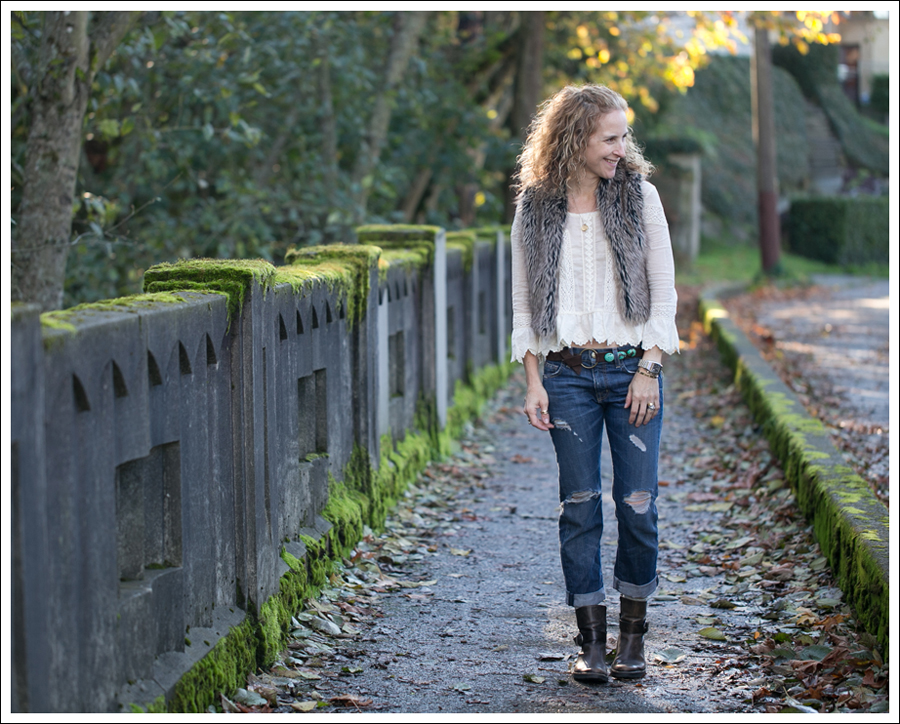 Blog Faux Fur Vest Free People Princess Gwendoline Top Streets Ahead Suede Turquoise Belt Current Elliott Destroyed Boyfriend Jeans Cafe Noire Booties-1
