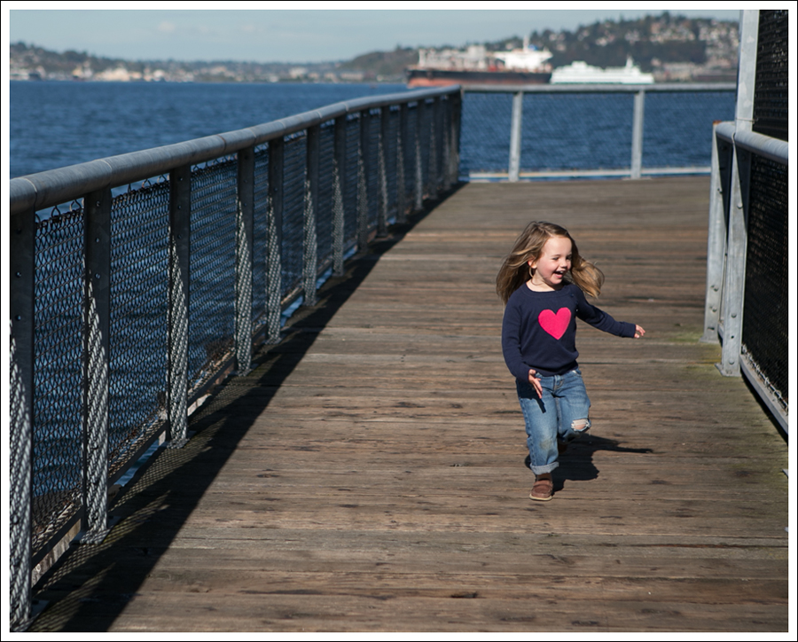 Blog Arizona Jeans Heart Sweater DIY Ripped Levis Sperry Topsider Brown Shoes-3