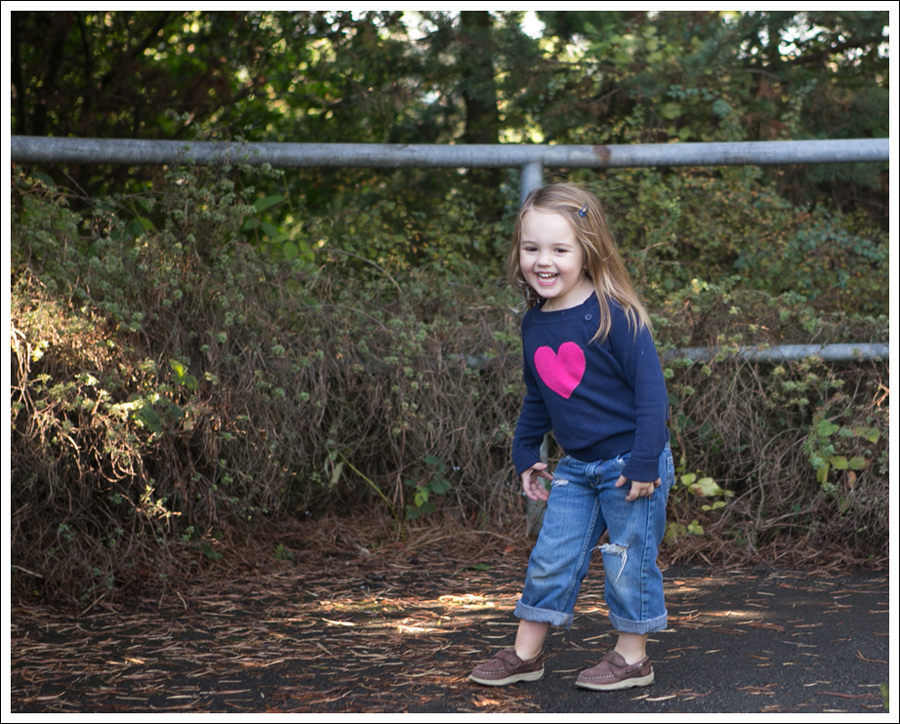 Blog Arizona Jeans Heart Sweater DIY Ripped Levis Sperry Topsider Brown Shoes-8