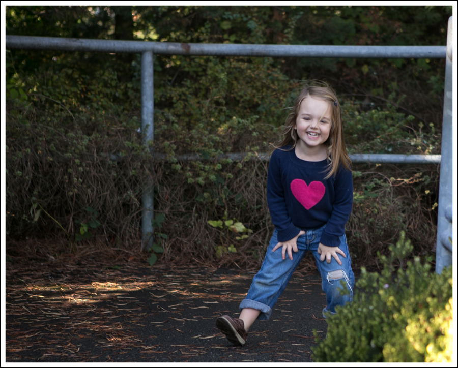 Blog Arizona Jeans Heart Sweater DIY Ripped Levis Sperry Topsider Brown Shoes-9