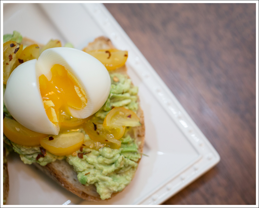 Blog Avocado Toast with Soft Boiled Egg and Tomatos-1