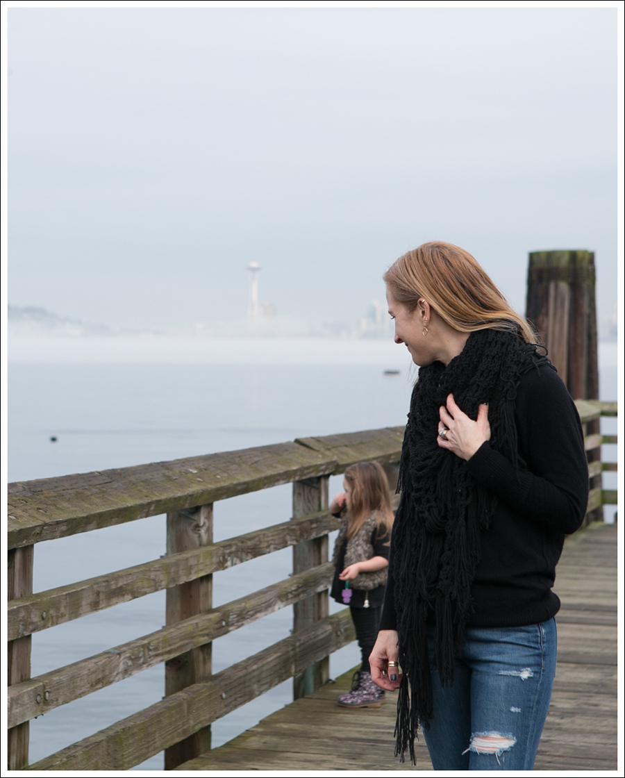 Blog Banana Republic Loose Knit Scarf Halogen Cashmere Sweater Joes Jeans the Skinny Destroyed Black Converse-3