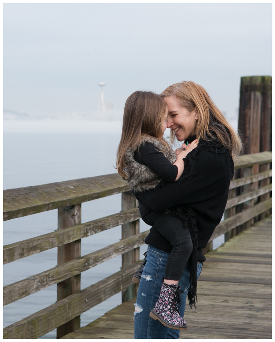 Blog Banana Republic Loose Knit Scarf Halogen Cashmere Sweater Joes Jeans the Skinny Destroyed Black Converse-7