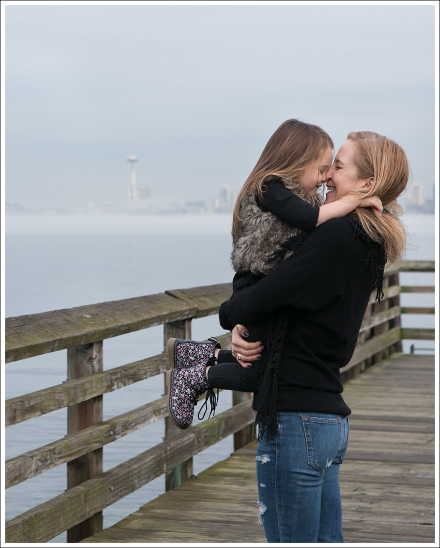 Blog Banana Republic Loose Knit Scarf Halogen Cashmere Sweater Joes Jeans the Skinny Destroyed Black Converse-8