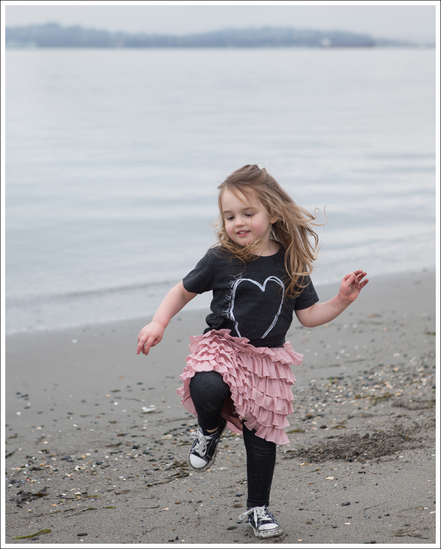 Blog Beatiful Hearts Little Boogaweezin Gap Tiered Skirt Levis Jeggings Converse One Stars-22