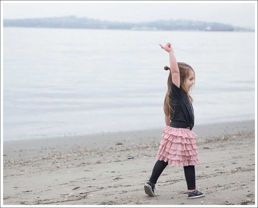 Blog Beatiful Hearts Little Boogaweezin Gap Tiered Skirt Levis Jeggings Converse One Stars-26