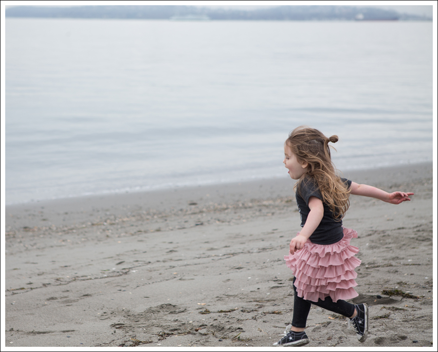 Blog Beatiful Hearts Little Boogaweezin Gap Tiered Skirt Levis Jeggings Converse One Stars-28