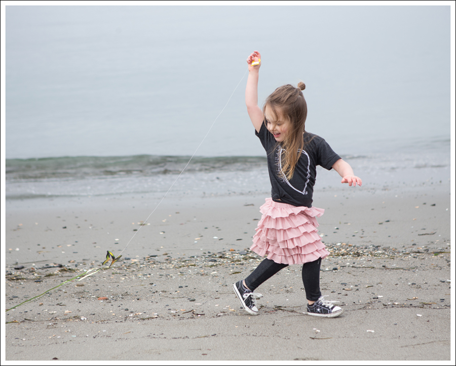 Blog Beatiful Hearts Little Boogaweezin Gap Tiered Skirt Levis Jeggings Converse One Stars-34