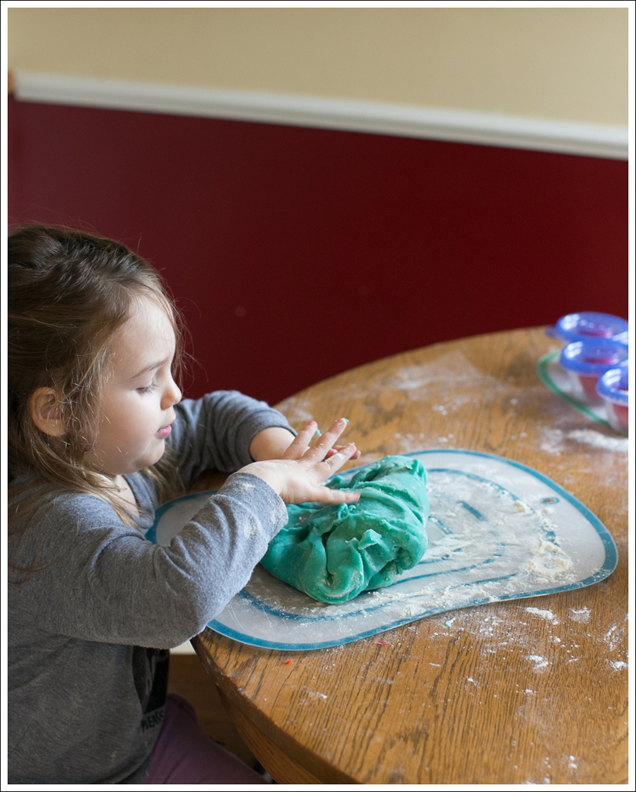 Blog DIY Jell-O Play-Doh Non Candy Valentine Toddler Craft-11