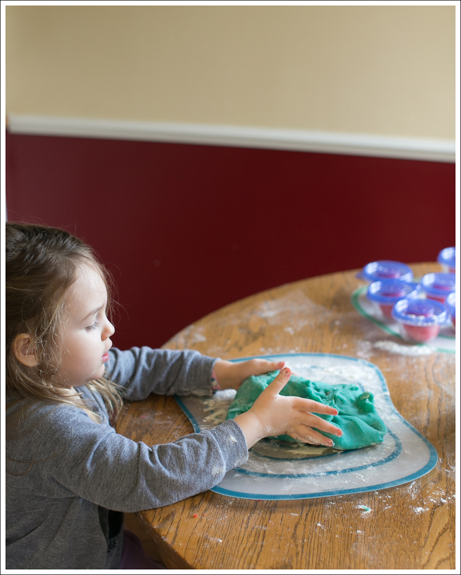 Blog DIY Jell-O Play-Doh Non Candy Valentine Toddler Craft-12