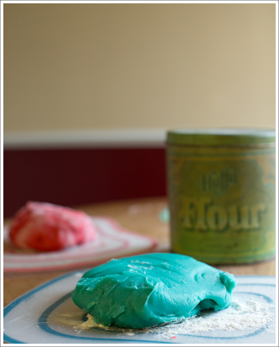 Blog DIY Jell-O Play-Doh Non Candy Valentine Toddler Craft-9