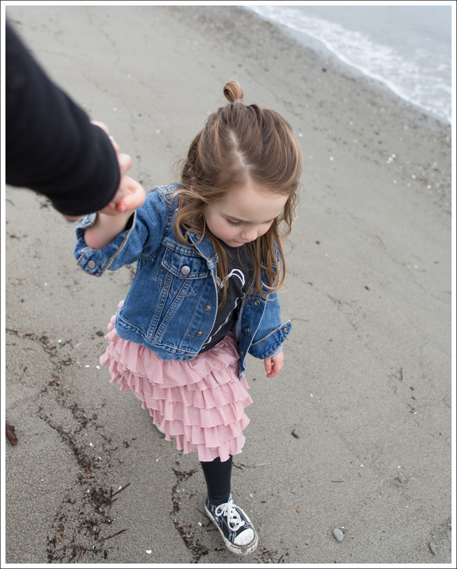 Blog Levis Jacket Beatiful Hearts Little Boogaweezin Gap Tiered Skirt Levis Jeggings Converse One Stars-5